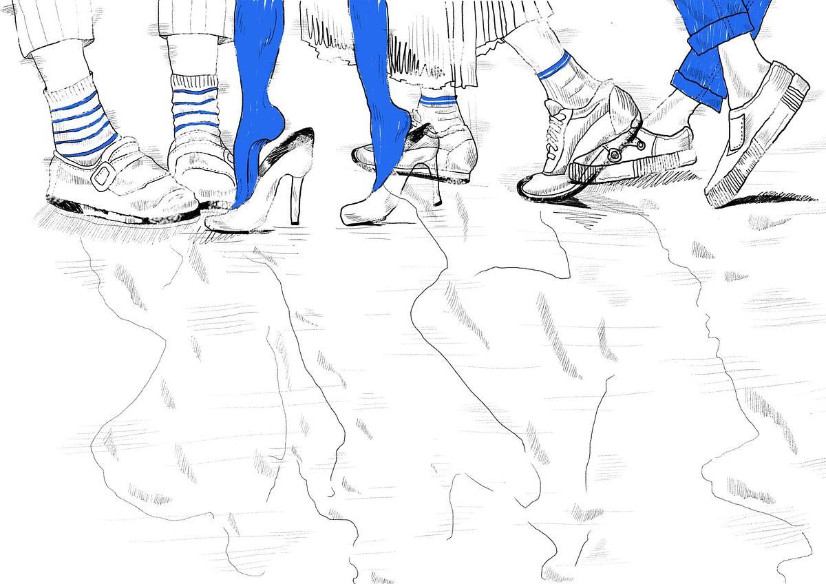 Титульное изображение для страницы события: рисунок, мужские и женские ноги в движении в верней части изображения, ниже тени людей. Черные линии и раскрашенные синим элементы на белом фоне.
