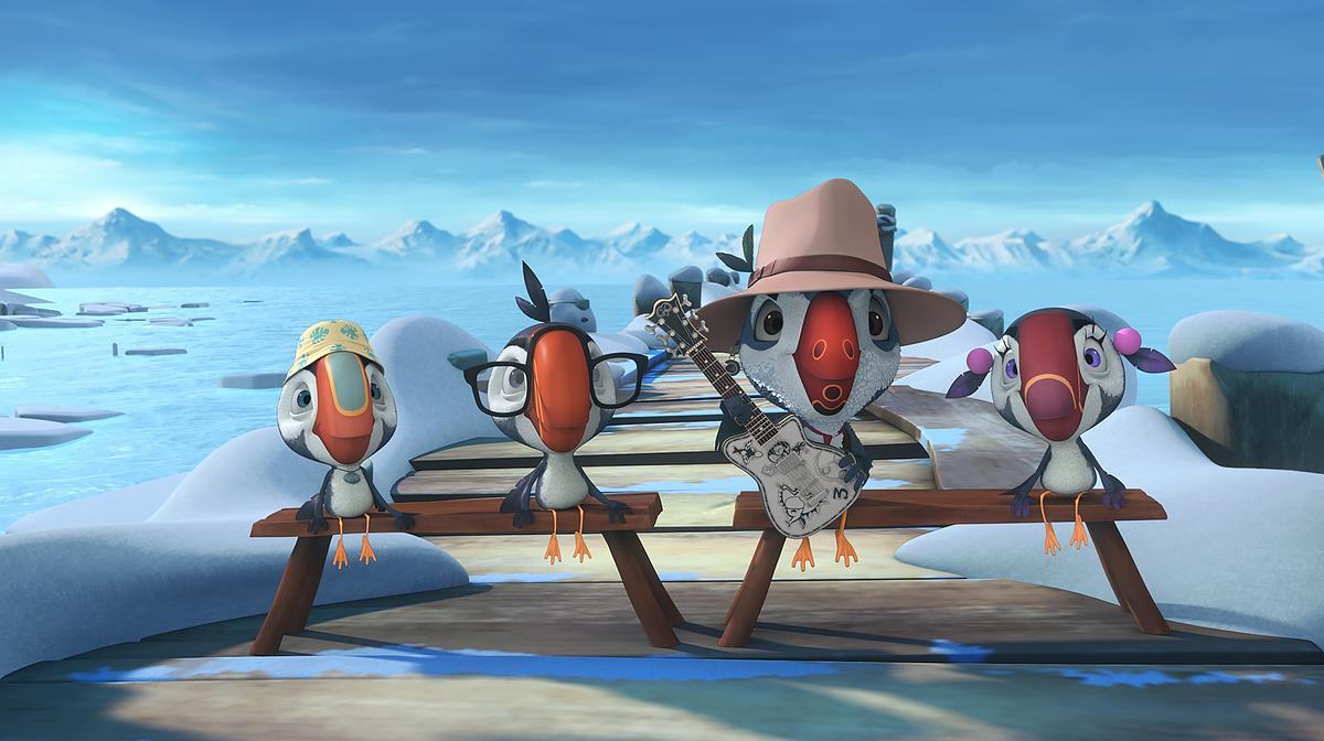 Кадр из фильма «Суперпташки: Улетная миссия»,  4 птицы сидят на скамейке в окружении льдов