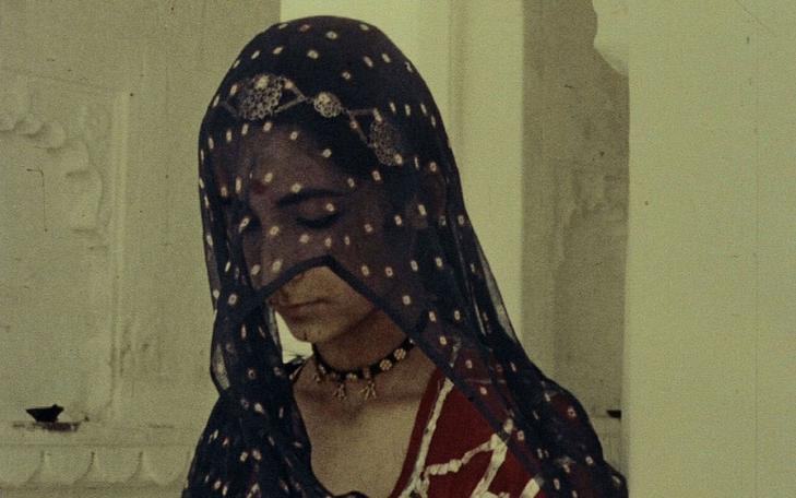 Кадр из фильма «Сомнение, девушка в черной вуале