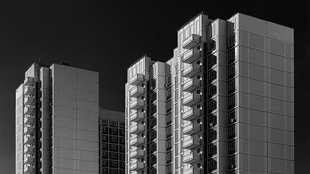 Черно-белая фотография зданий