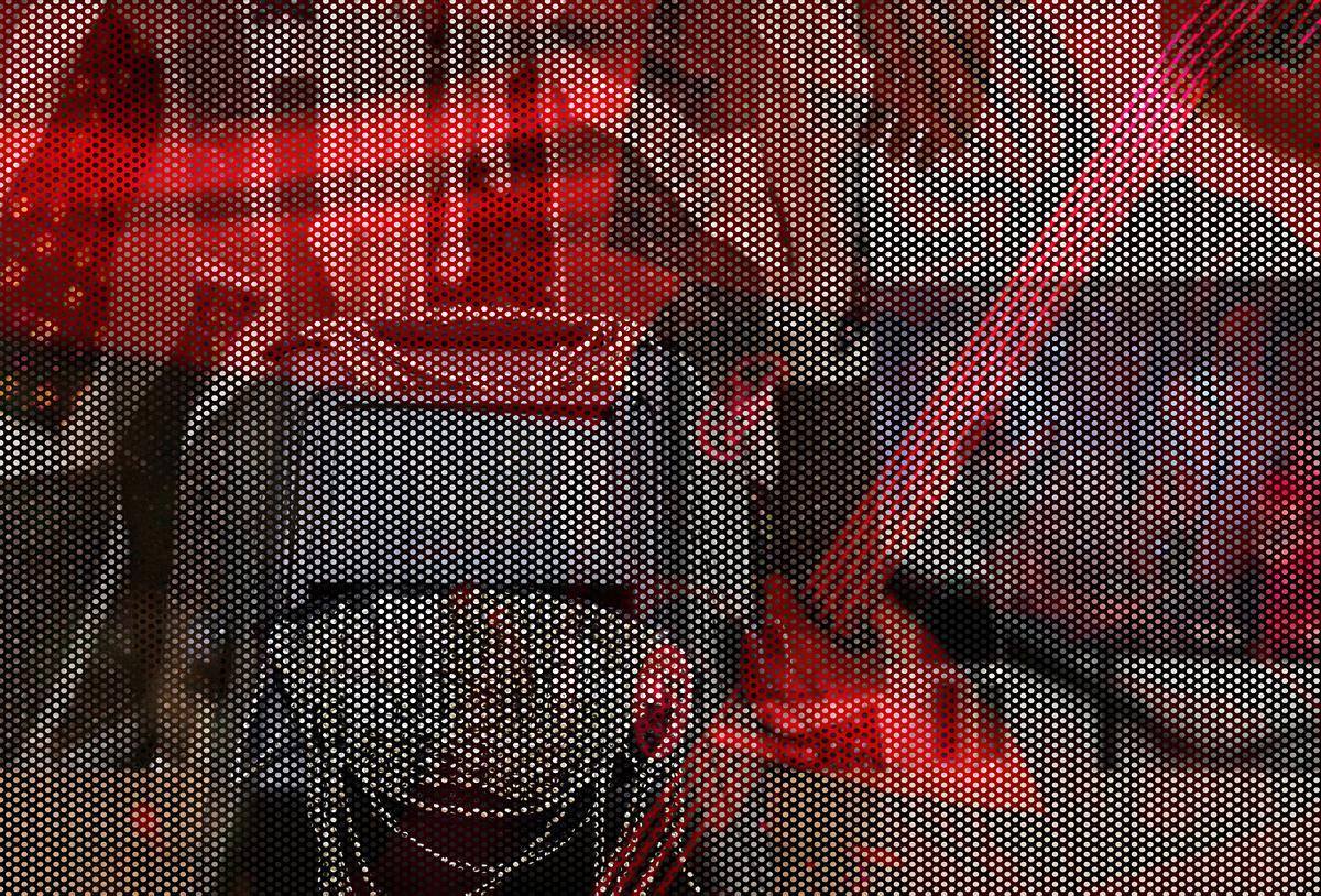 Титульное изображение для страницы события: коллаж, различные размытые фрагменты фото,  сверху замощено черными точками