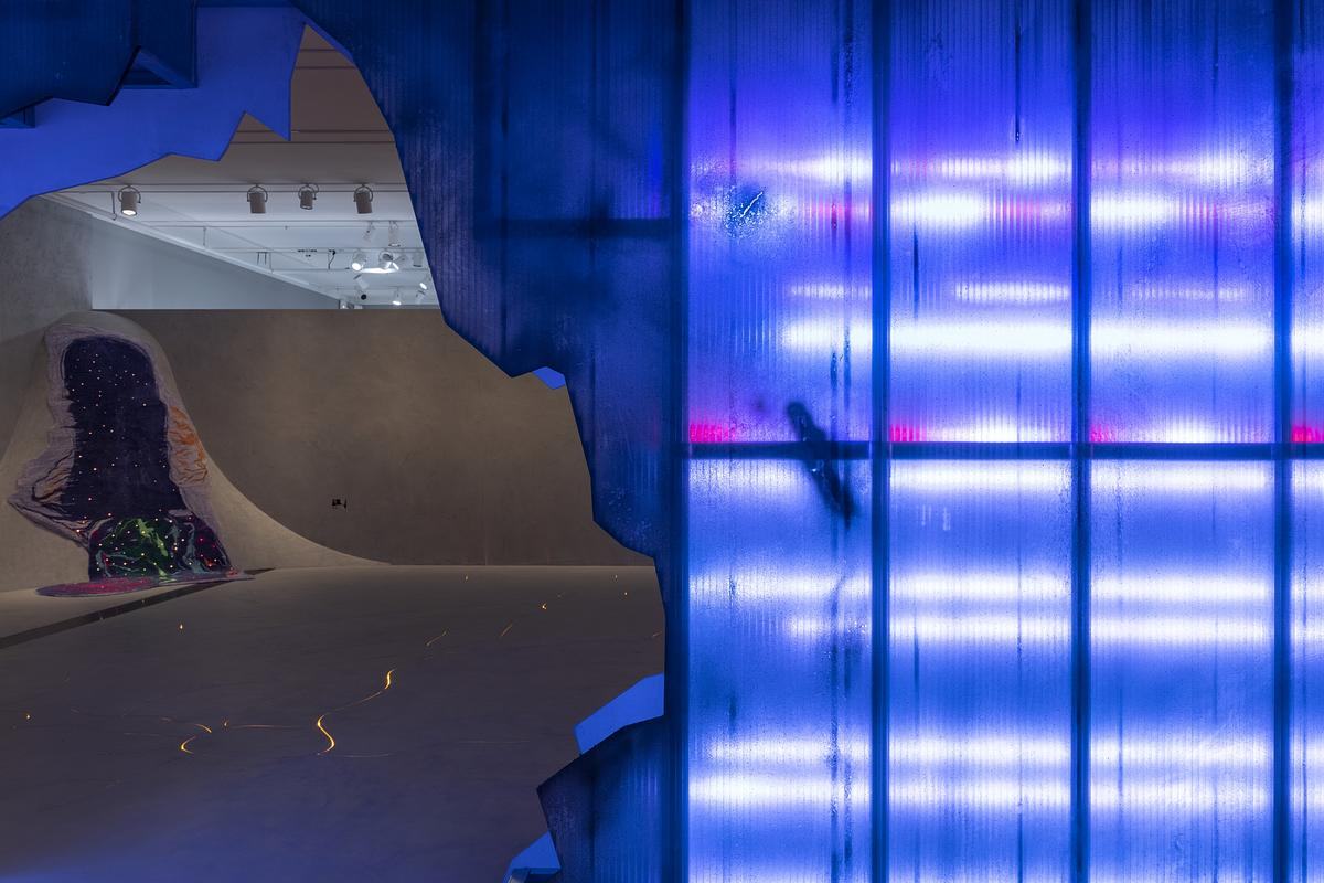 Фрагмент экспозиции выставки "Поляризация"