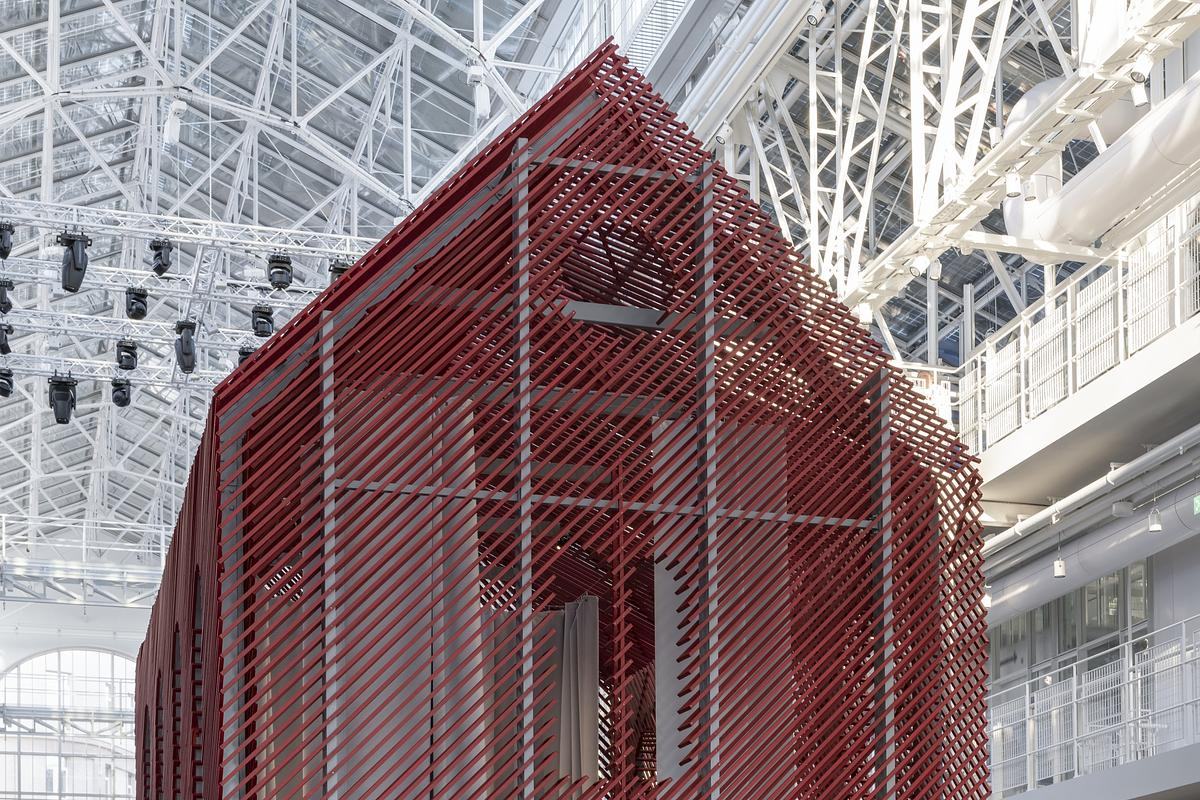 Инсталляция на Проспекте ГЭС-2