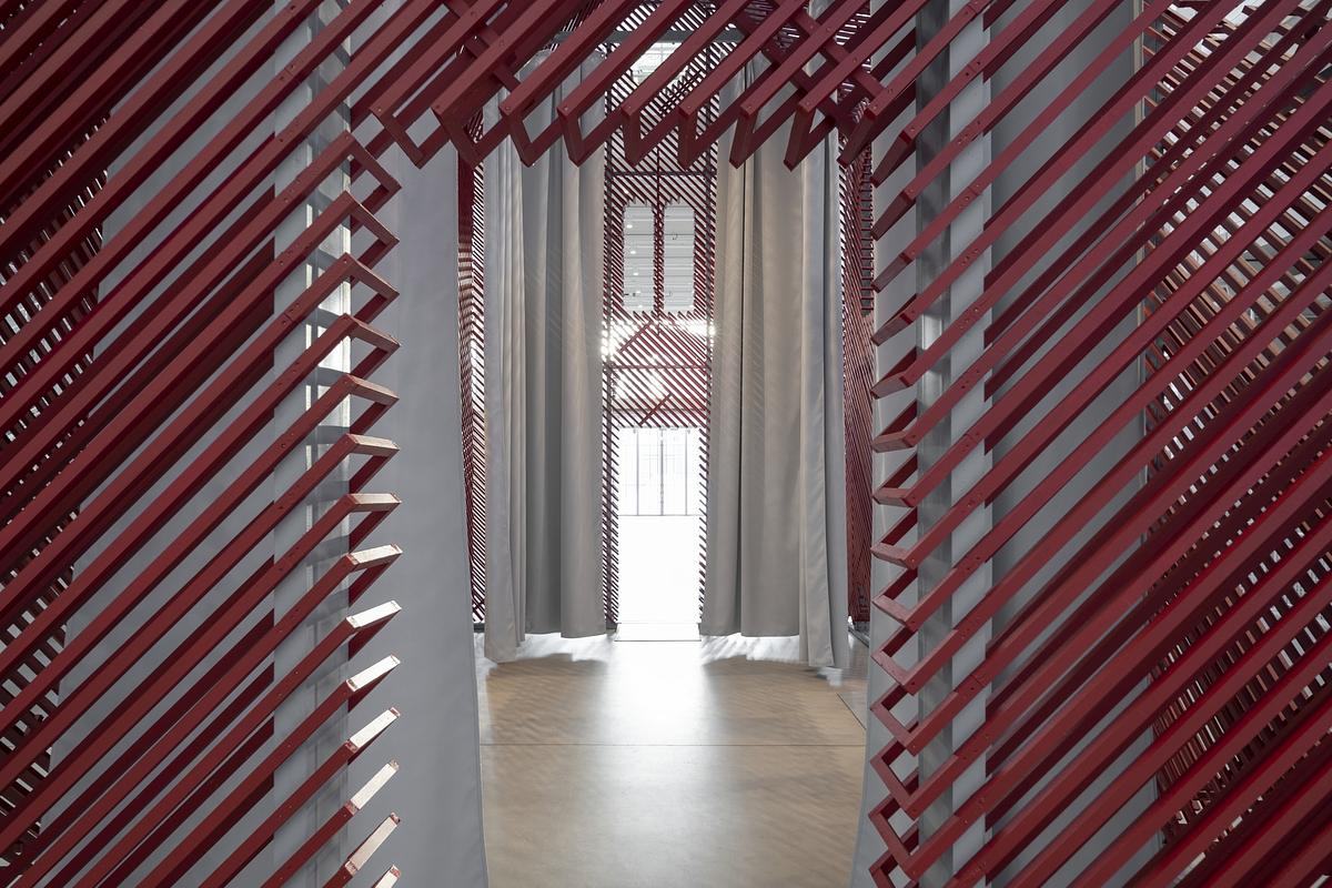 Фрагмент инсталляции на проспекте ГЭС-2