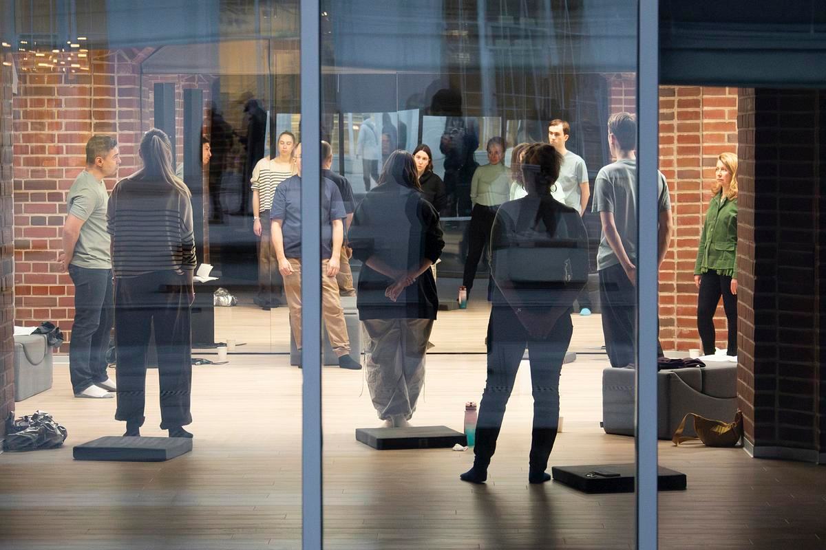 Вид на занятие через окно