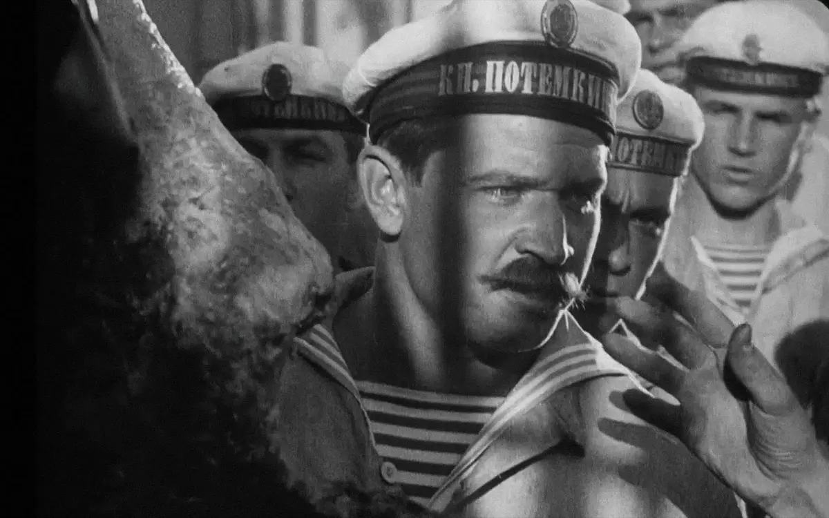 Кадр из фильма «Броненосец „Потемкин“», моряки