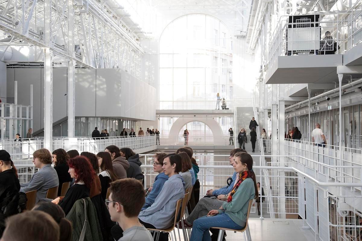 Лекция на Центральной платформе